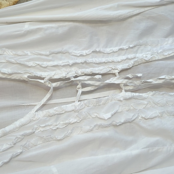 Sisley White Tunic Top with Ruffles - Picture 3 of 9